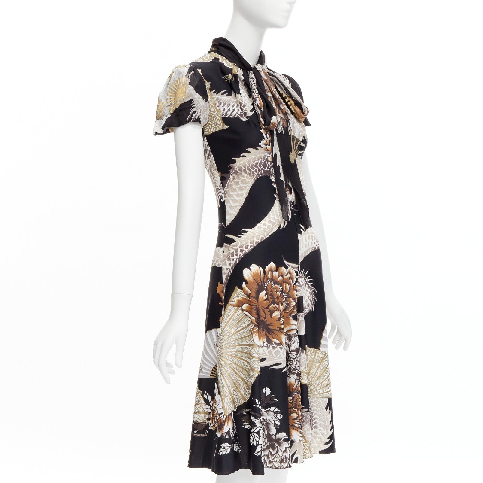 ROBERTO CAVALLI 2005 Vintage dragon oriental print silk neck qipao dress IT42 M In Excellent Condition For Sale In Hong Kong, NT