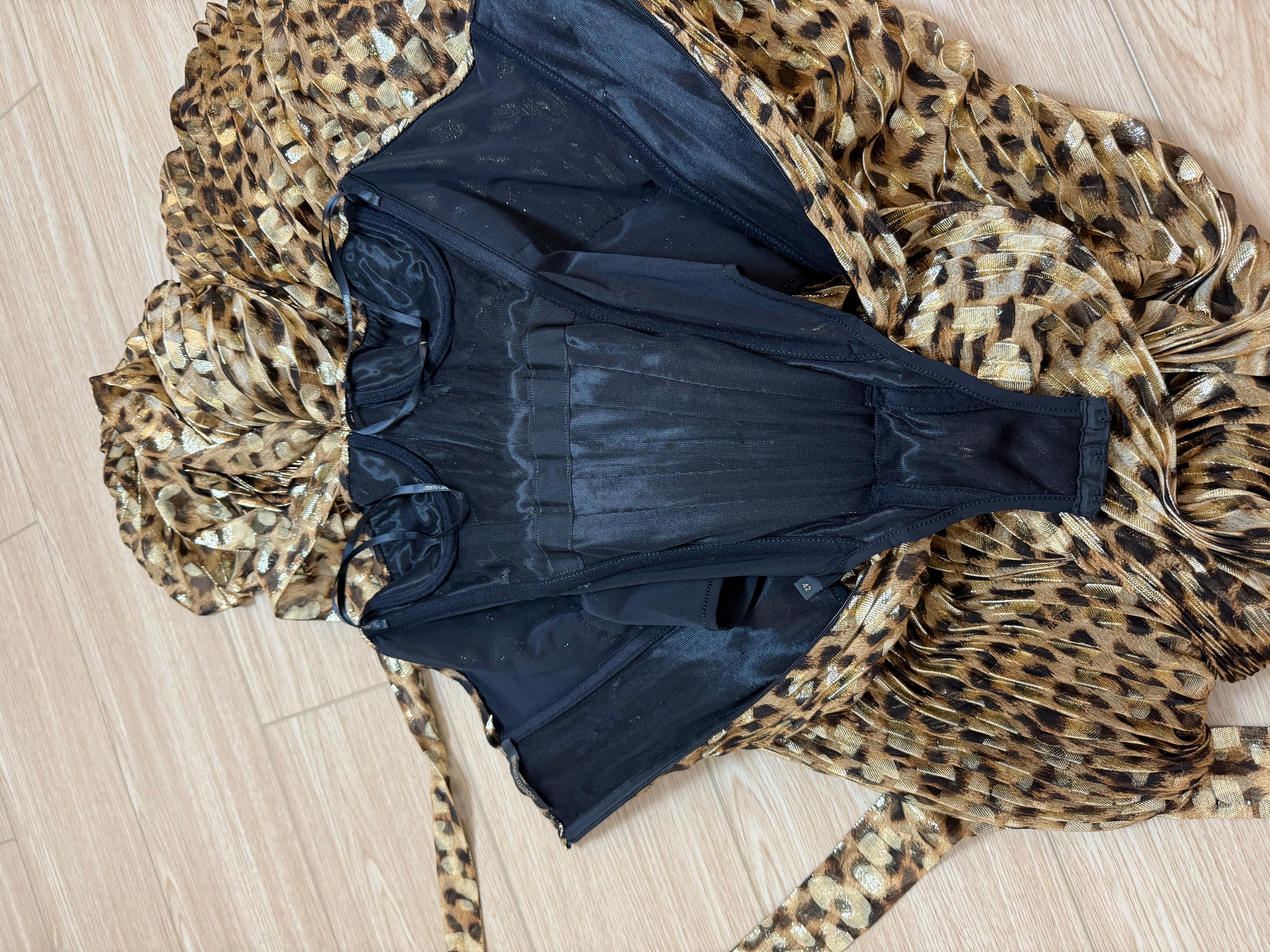 ROBERTO Cavalli 2005 Vintage Runway Leopard Plissé Robe de soirée Maxi Dress en vente 5
