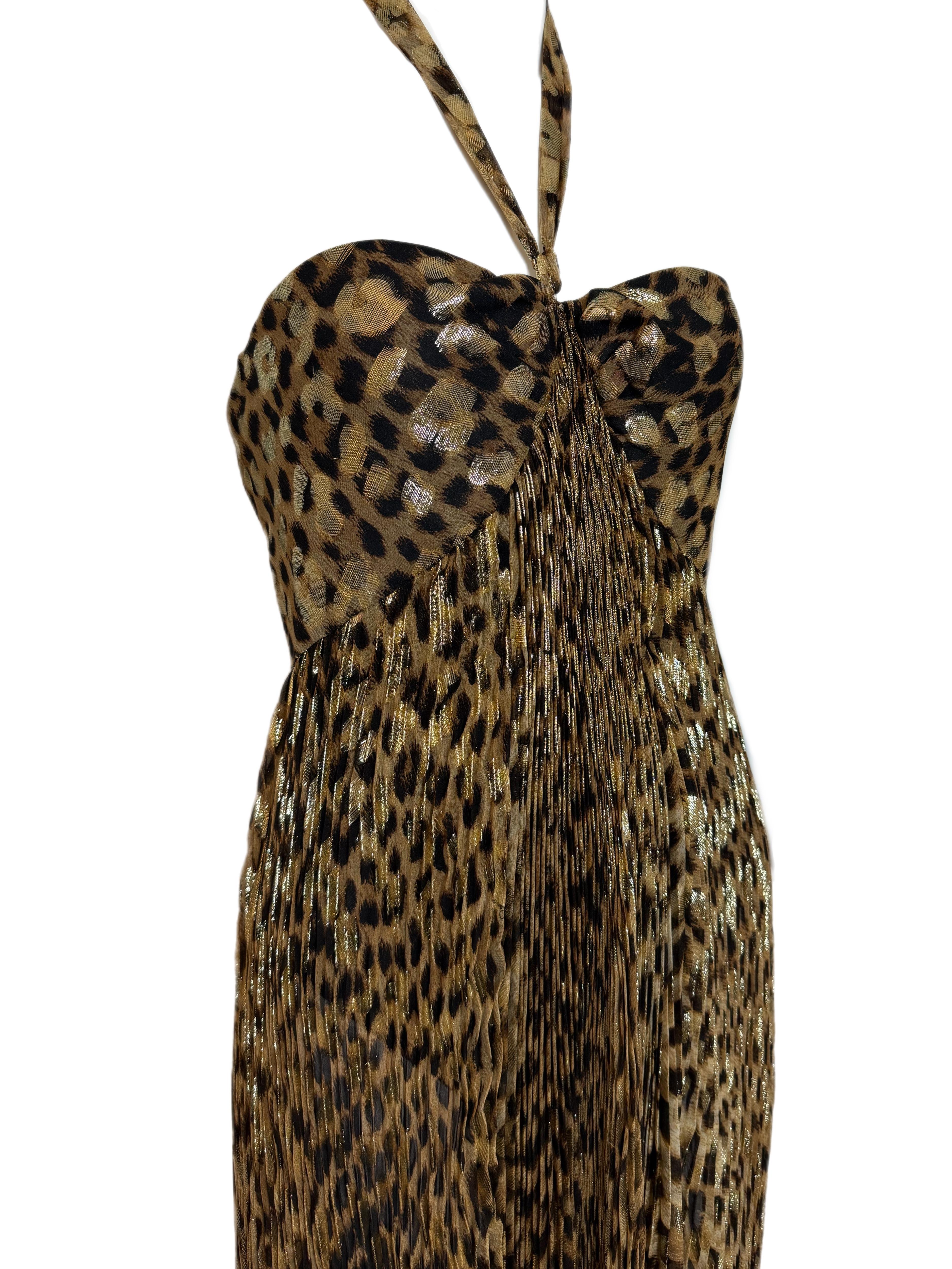 Roberto Cavalli
2005 FW05
Vintage
Runway
Metallic leopard print
Pleated with a train
Clipped on mannequin so it wouldn't fall down
Looks sleek, but has a ton of volume when fanned out, giving it the best of both worlds
I tied it like a halter, but