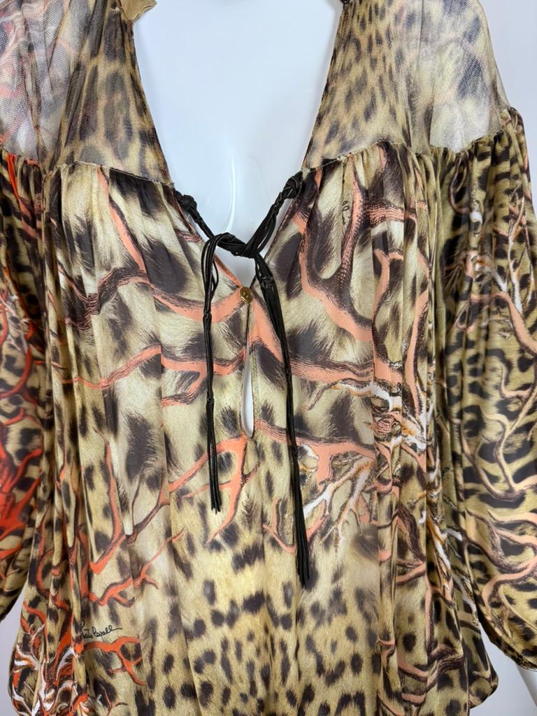 Roberto Cavalli 
SS05
Vintage By
Startbahn
Leoparden- und Korallenmuster
Popover-Stil
100% Seide
Größe Klein
Exzellenter Vintage Zustand, leichte Gebrauchsspuren

ENDVERKAUF