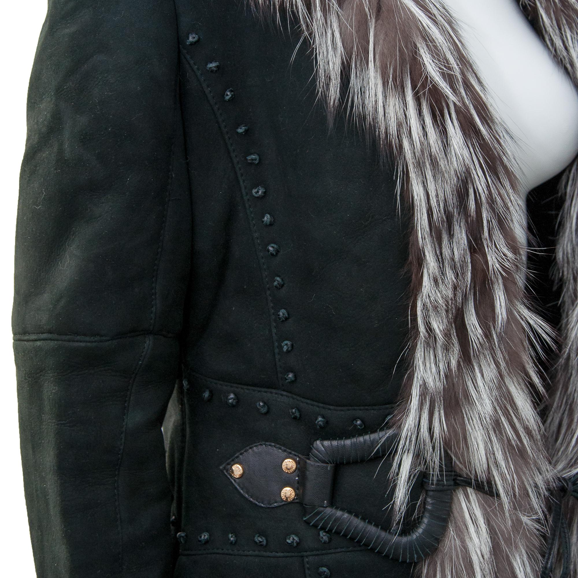 De las mujeres Roberto Cavalli 2006 Chaqueta de ante negro y piel de zorro plateada talla 42 en venta