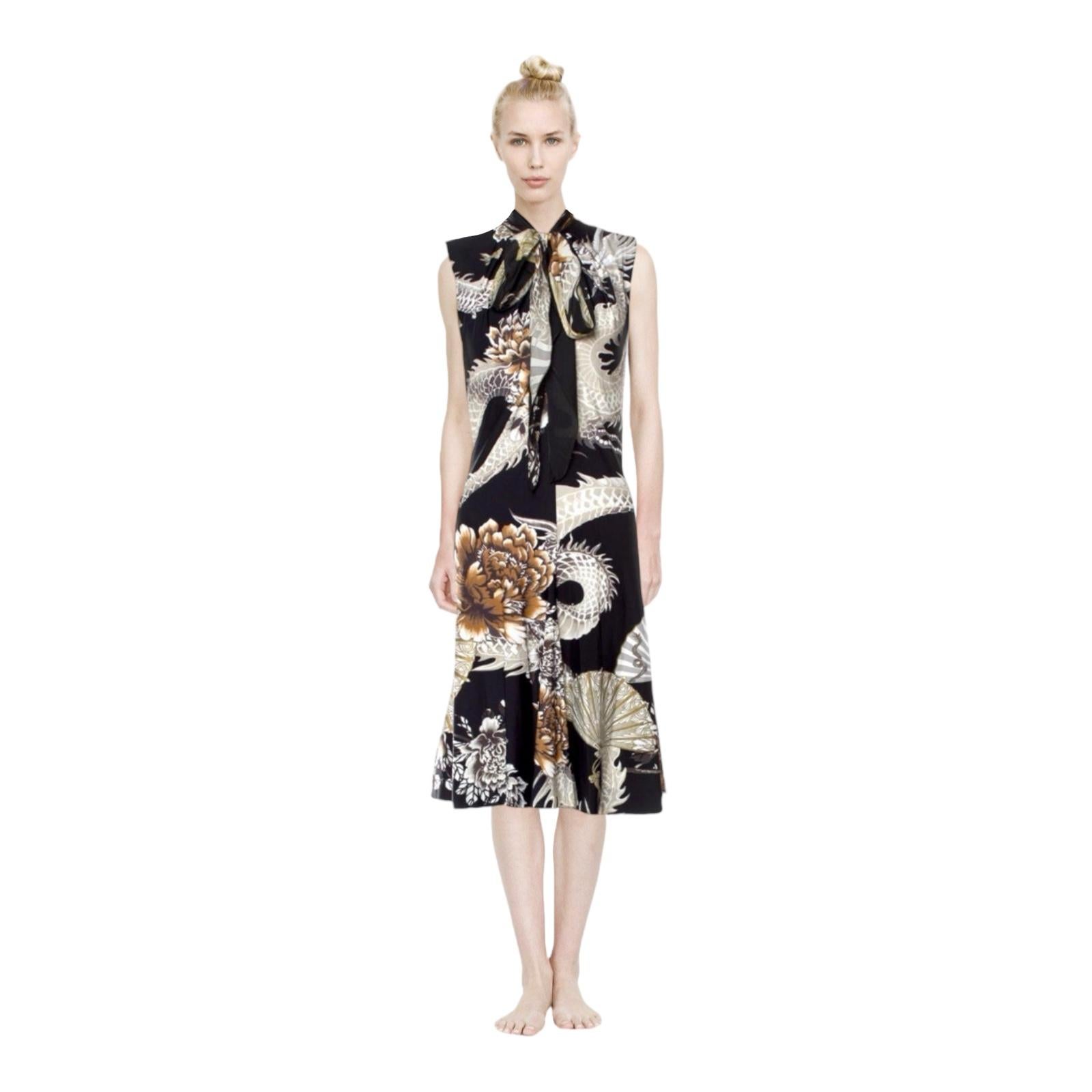 ROBERTO CAVALLI 2006 Chinoiserie Dragon Fan Print Dress with Scarf Detail 44 For Sale 10