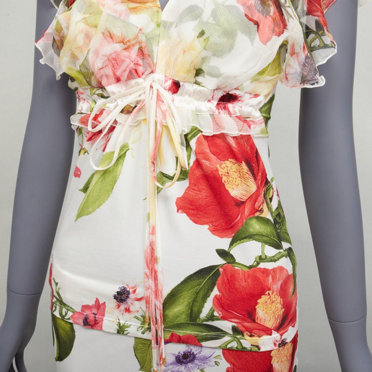 ROBERTO CAVALLI 2006 Vintage red floral logo ruffle blouseIT44 L skirt IT42 M
Reference: TGAS/D00511
Brand: Roberto Cavalli
Designer: Roberto Cavalli
Collection: 2006
Material: Silk, Blend
Color: White, Red
Pattern: Floral
Closure: Self Tie
Lining: