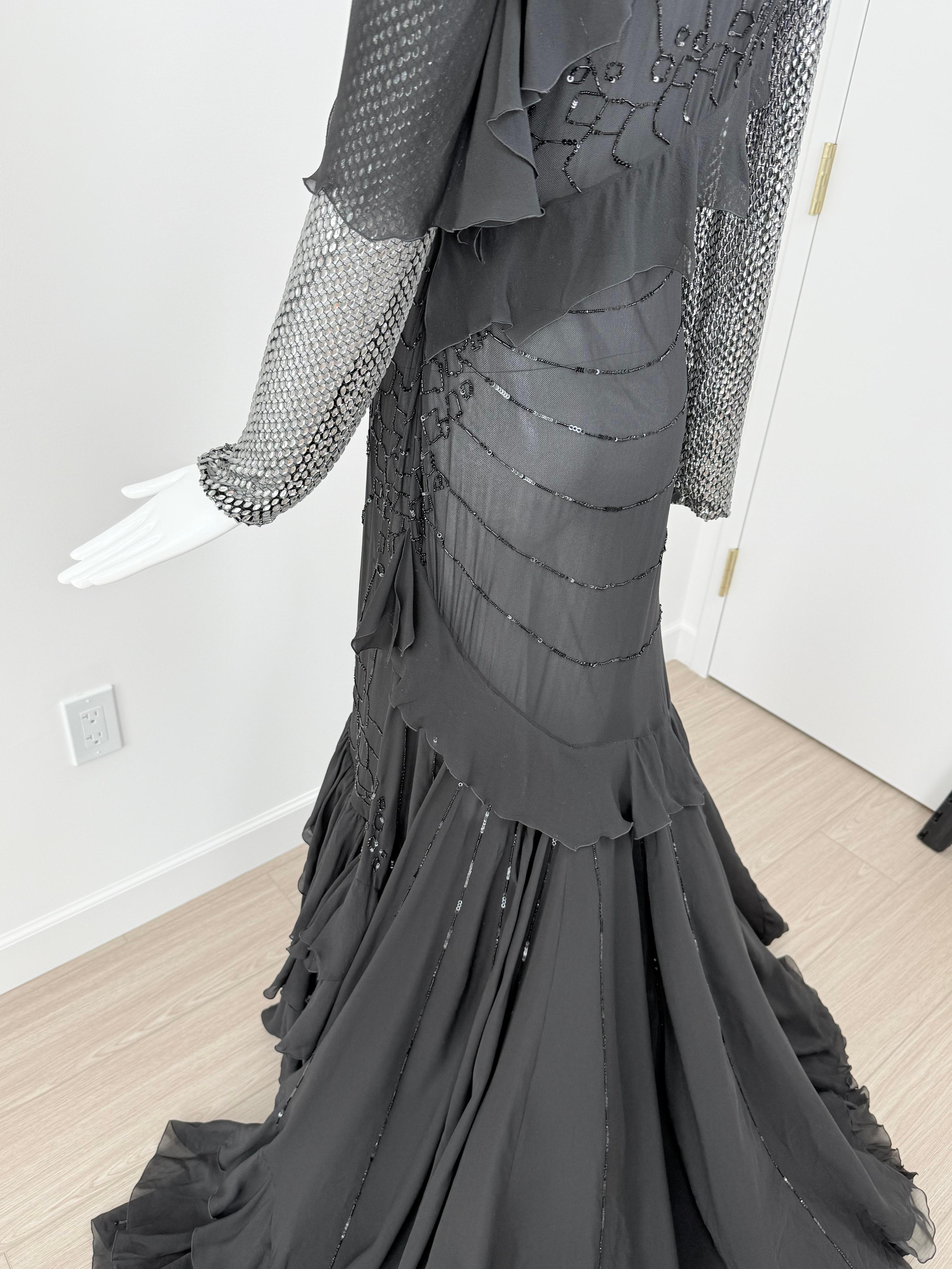 ROBERTO CAVALLI 2018 Vestido de baile de seda con pedrería negra, voluminoso y adornado con cristales en venta 5