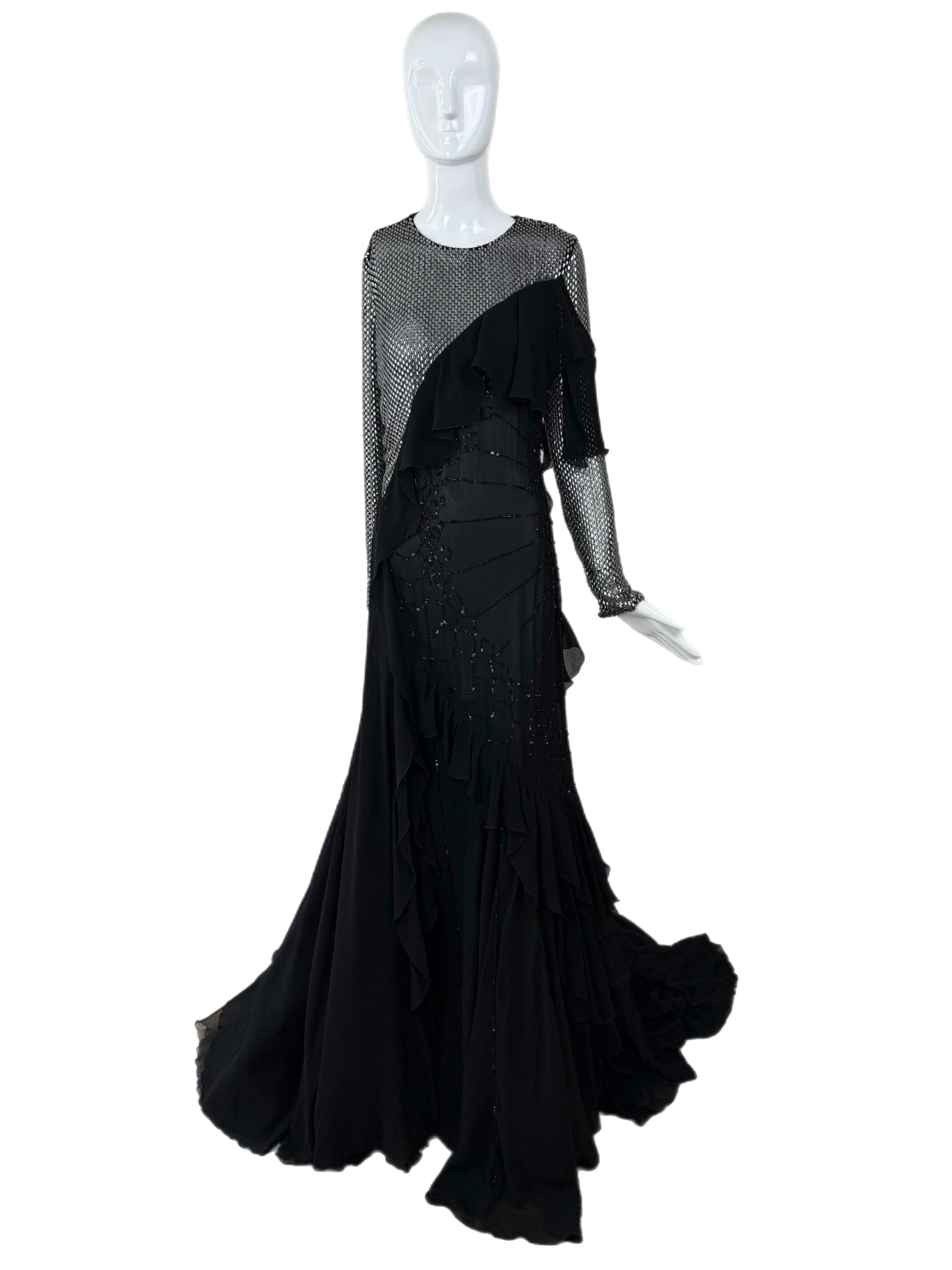 Roberto Cavalli
FW18
Precio original 15.995 $ y lo parece
Vestido de noche voluminoso
Red transparente de manga larga con cristales plateados
El cuerpo del vestido es transparente
Negro azabache, pero edita el contraste para ver los