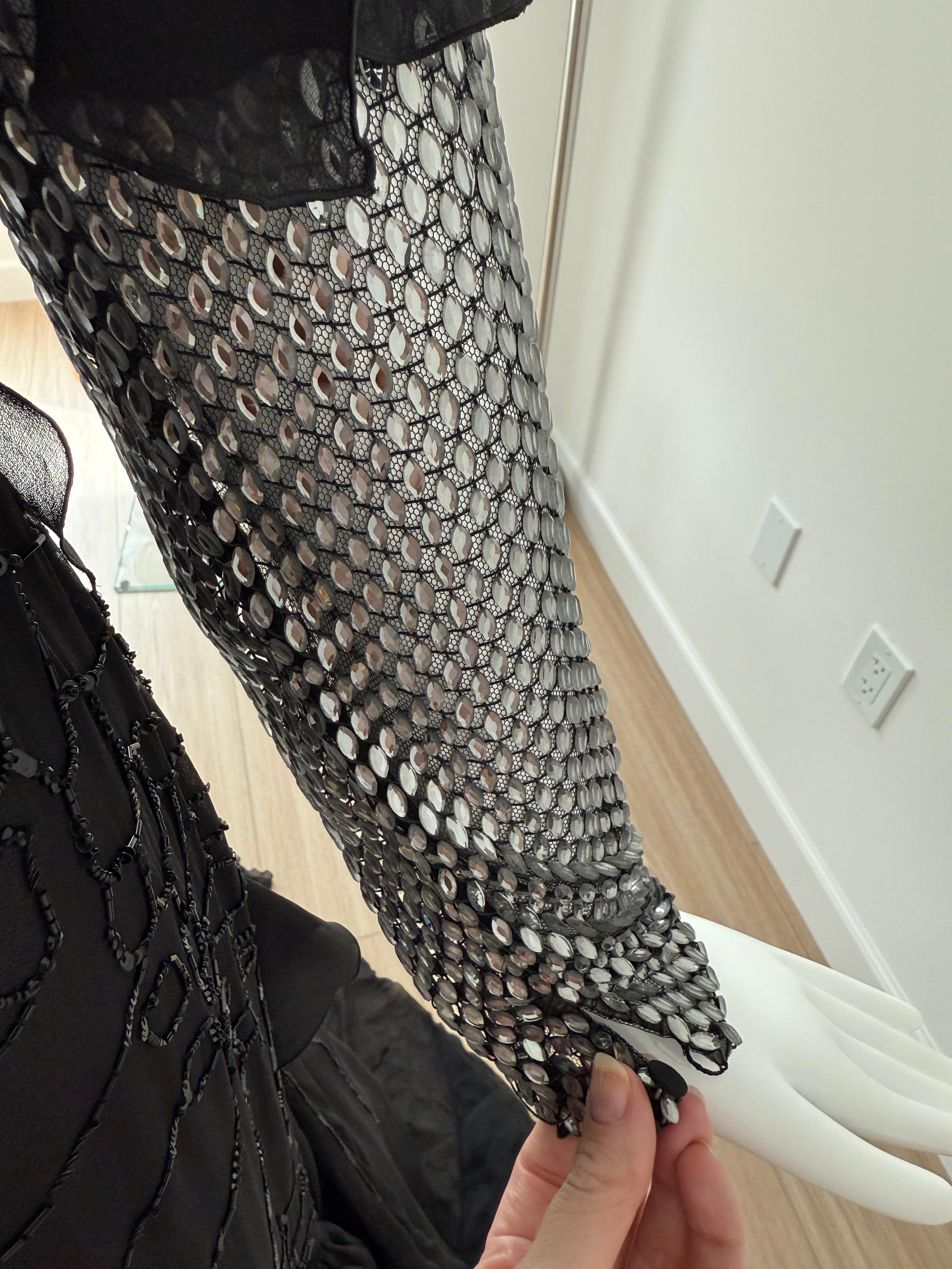 ROBERTO CAVALLI 2018 Vestido de baile de seda con pedrería negra, voluminoso y adornado con cristales en Excelente estado para la venta en Leonardo, NJ
