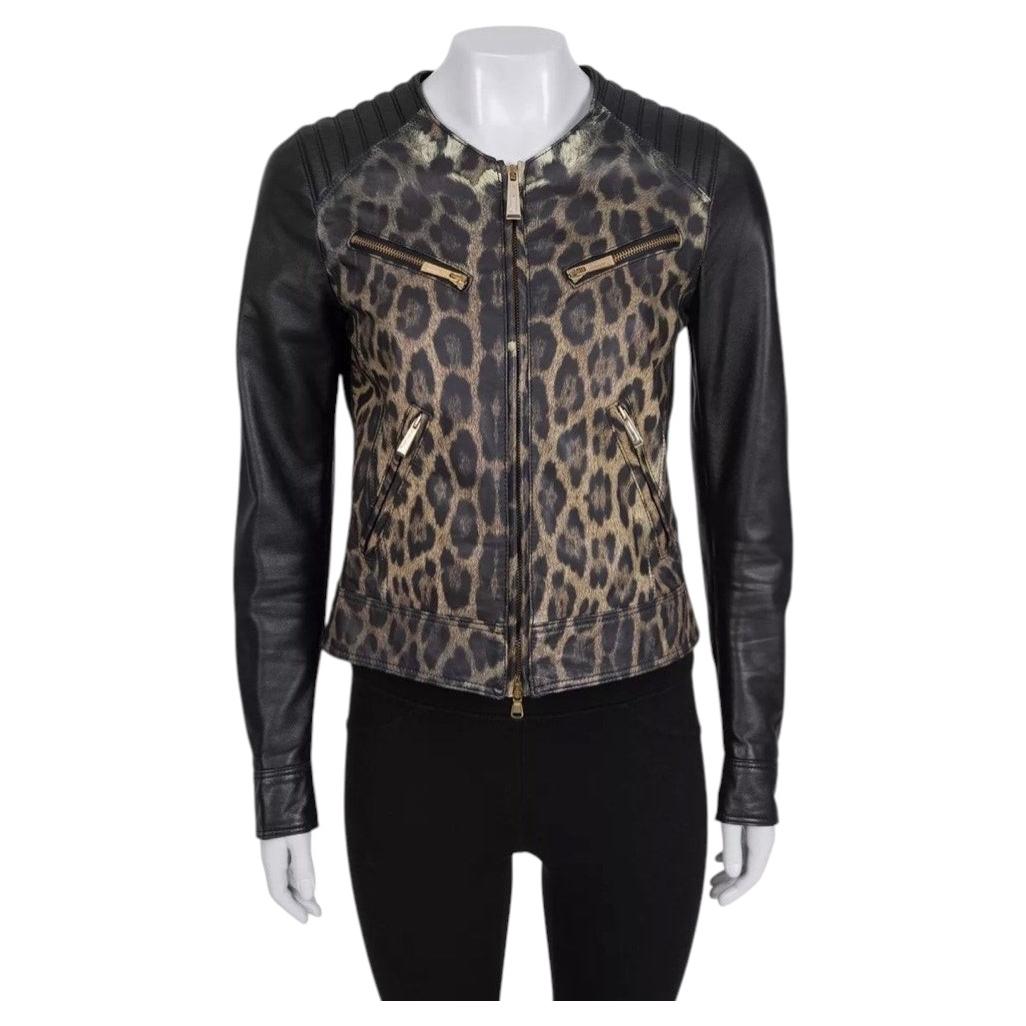 Veste en cuir à imprimé animalier Roberto Cavalli, taille IT 42, avec finitions dorées en vente