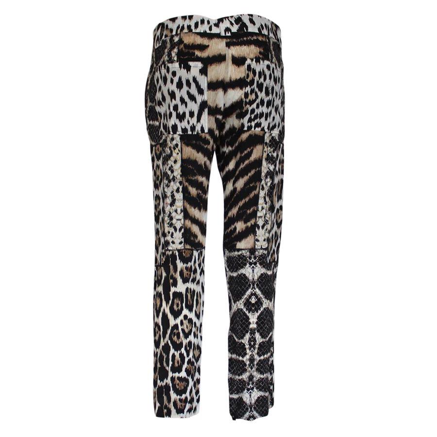 Beautiful pants by Roberto Cavalli
Silk
Animalier print
Four pockets
Total length cm 92 (36.2 inches)
Waist cm 41 (16.14 inches)
Worldwide express shipping included in the price !