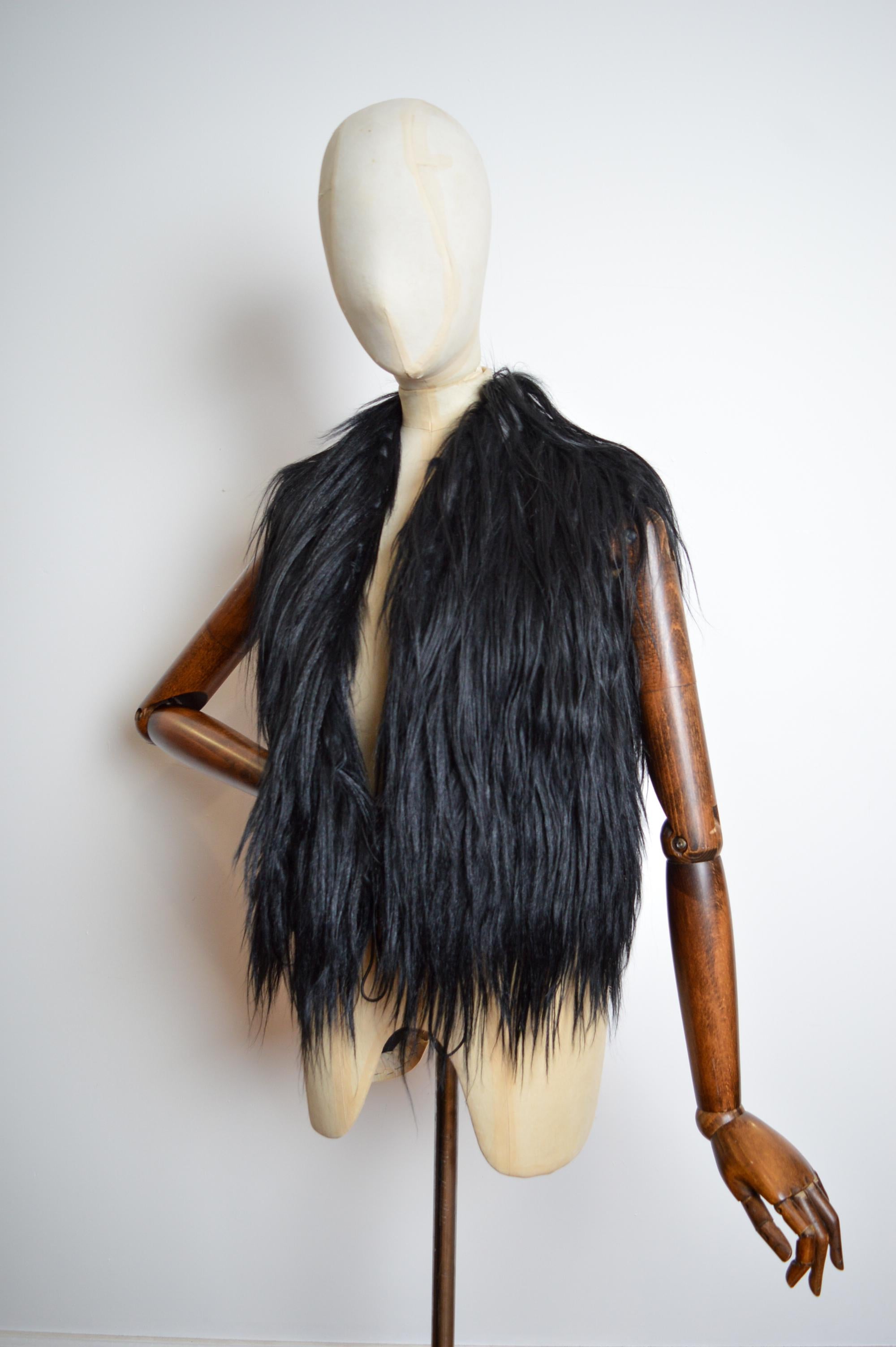 Roberto Cavalli Archival Chaleco de esquí de piel de cabra Kidassia negro y botas de nieve a juego en venta 6