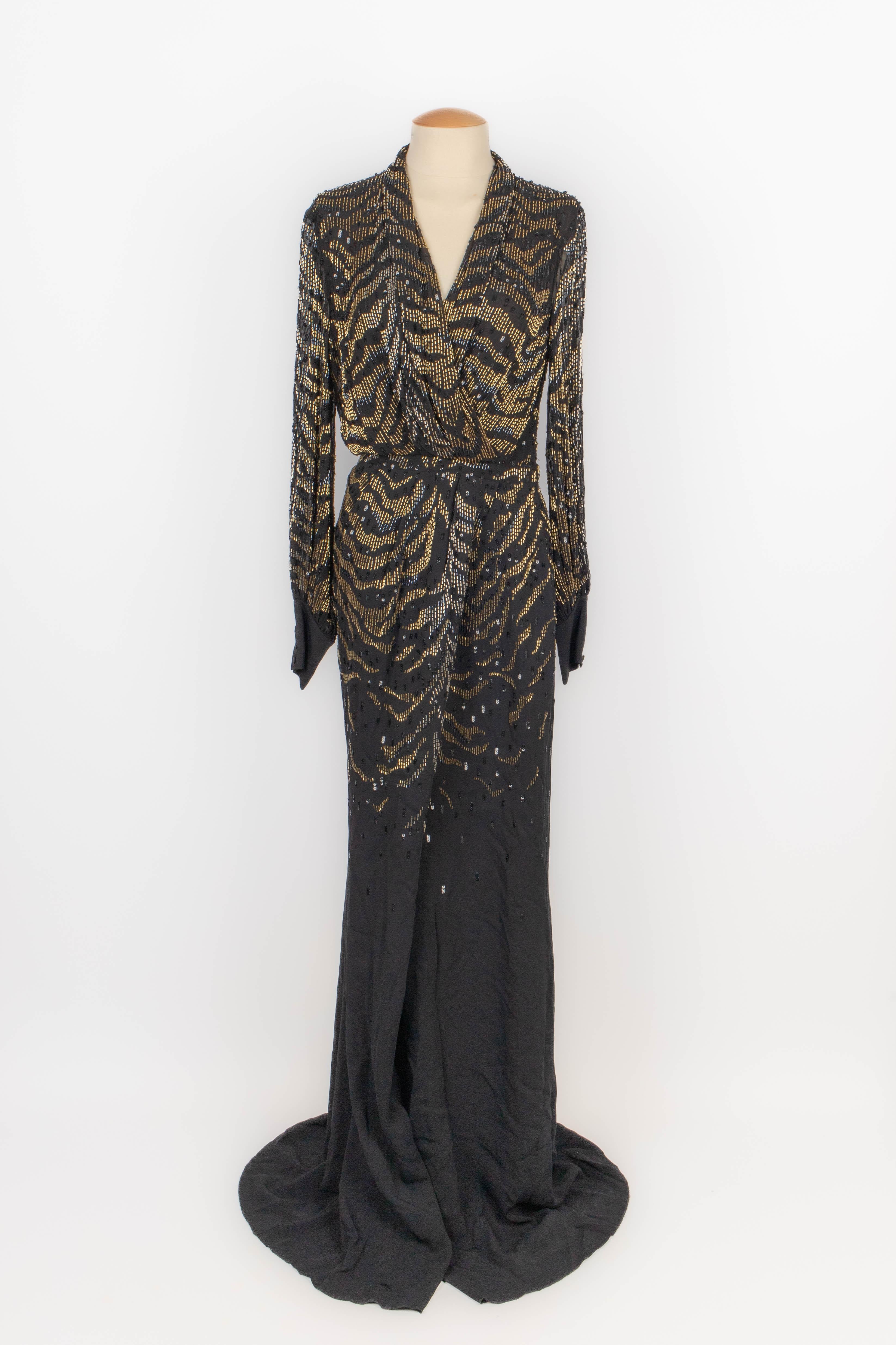 CAVALLI - (Made in Italy) Long black dress sewn with pearls and sequins. Size 42IT.

Condition:
Very good condition

Dimensions:
Shoulder width: 44 cm - Waist: 35 cm - Sleeve length: 64 cm - Length: about 16 cm

SKU:VR419


