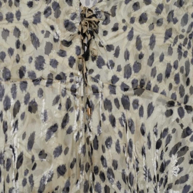 Roberto Cavalli knows best how to make you look stunning with this kaftan maxi dress. It is created using beige animal-printed velour fabric and flaunts a sheer style. Style it with black flats and a tote bag for a summer outing.