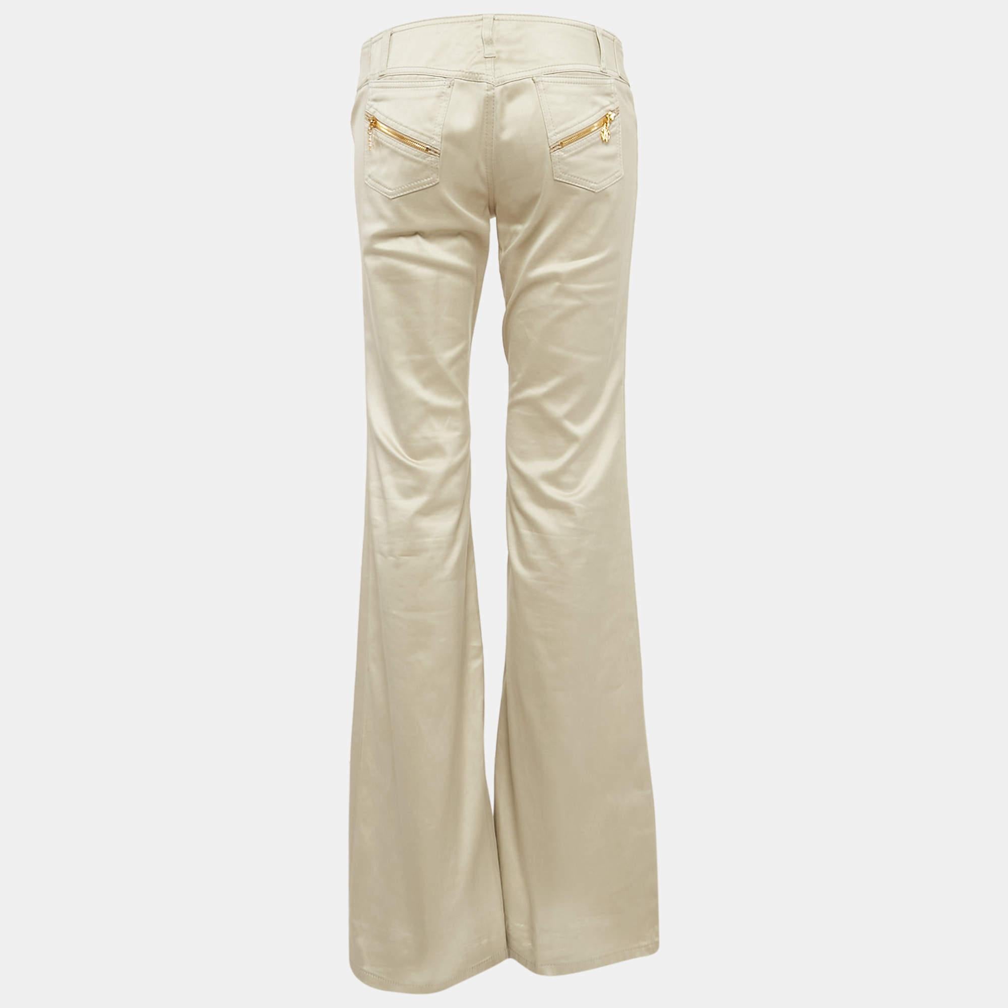 Ce pantalon est à la fois élégant et classe. Fabriqué à partir de tissus de qualité, il est parfaitement ajusté.  Complétez ce pantalon avec un top chic.