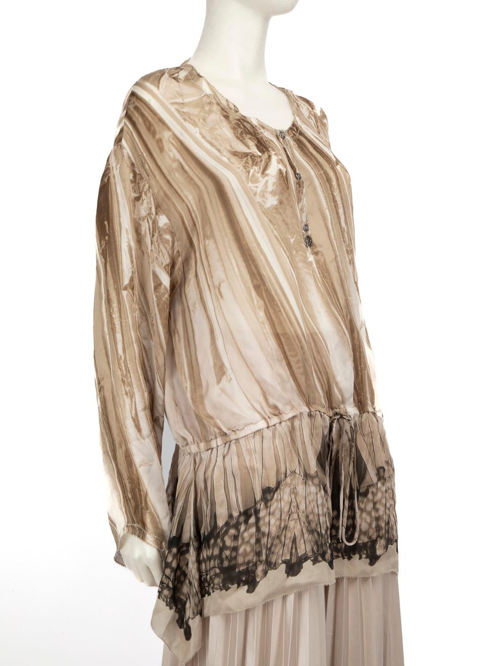 CONDITION is Very good. Hardly any visible wear to blouse is evident on this used Roberto Cavalli designer resale item.
 
 Details
 
 
 Beige 
 
 Silk
 
 Blouse
 
 Long sleeves
 
 See- through
 
 Marble print
 
 Logo detail
 
 V neck
 
 
 
 
 
 Made