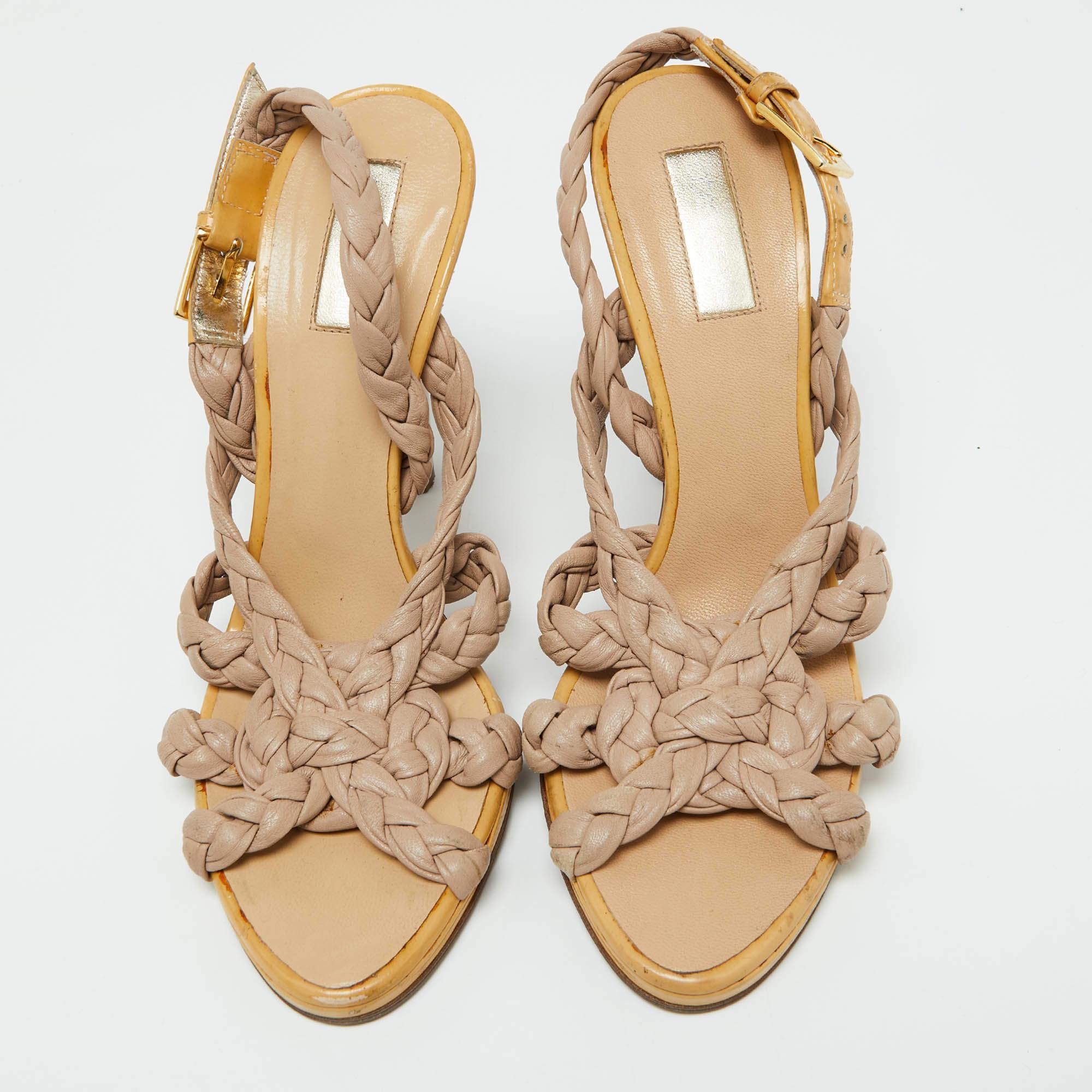 Beige Roberto Cavalli Sandali in pelle intrecciata beige taglia 36 in vendita
