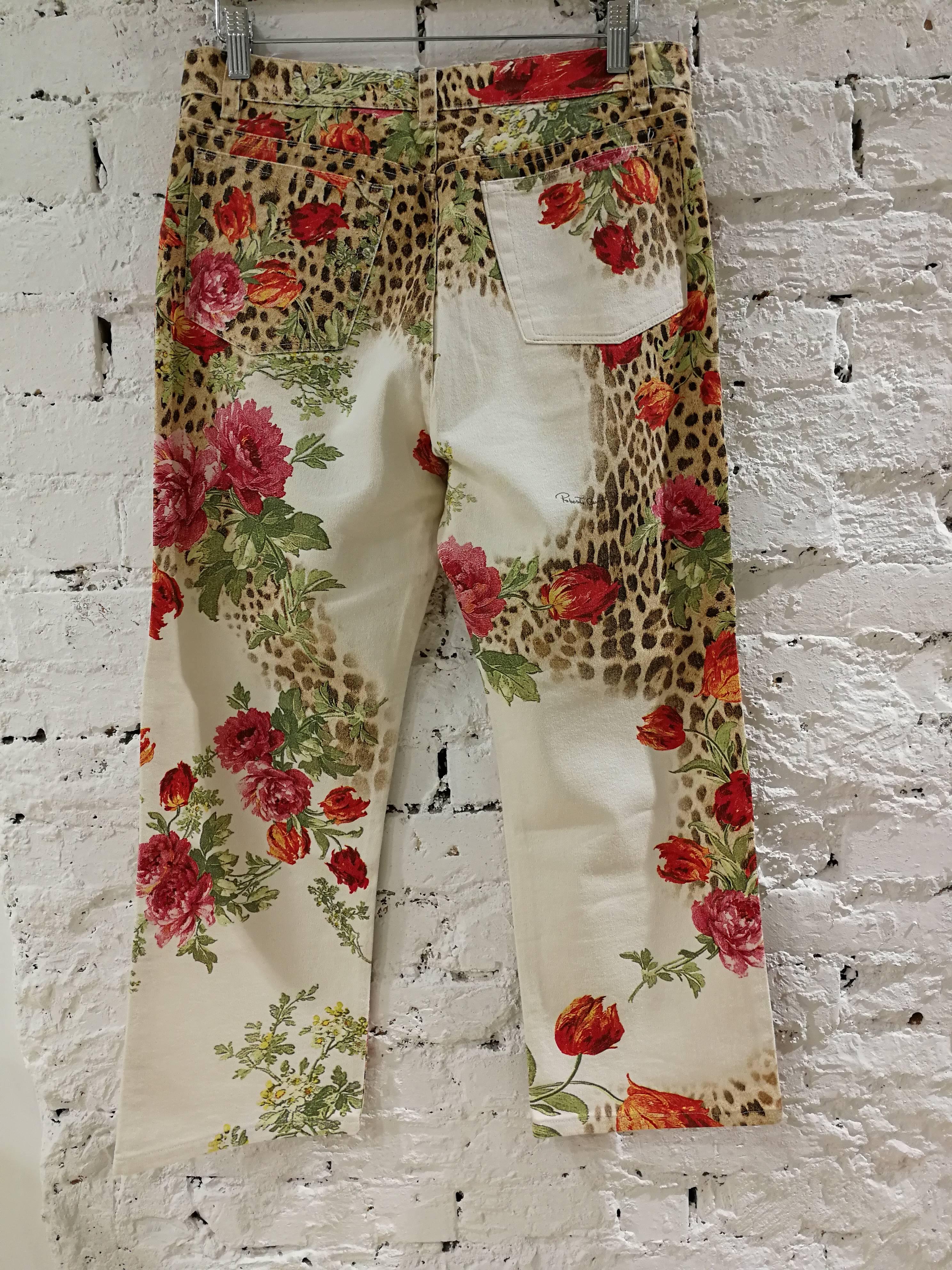 Roberto Cavalli Beije Flower Trousers

Totally made in italy in size Medium

Composition: cotton