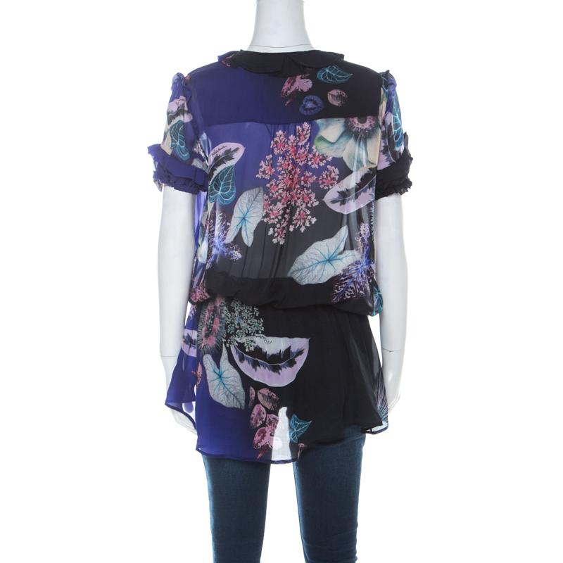 Roberto Cavalli brings to you casual fashion with this impressive top. It features floral prints all over, short sleeves and and an elasticized waist. The sheer top is made from silk to offer comfort.

Includes: The Luxury Closet Packaging

