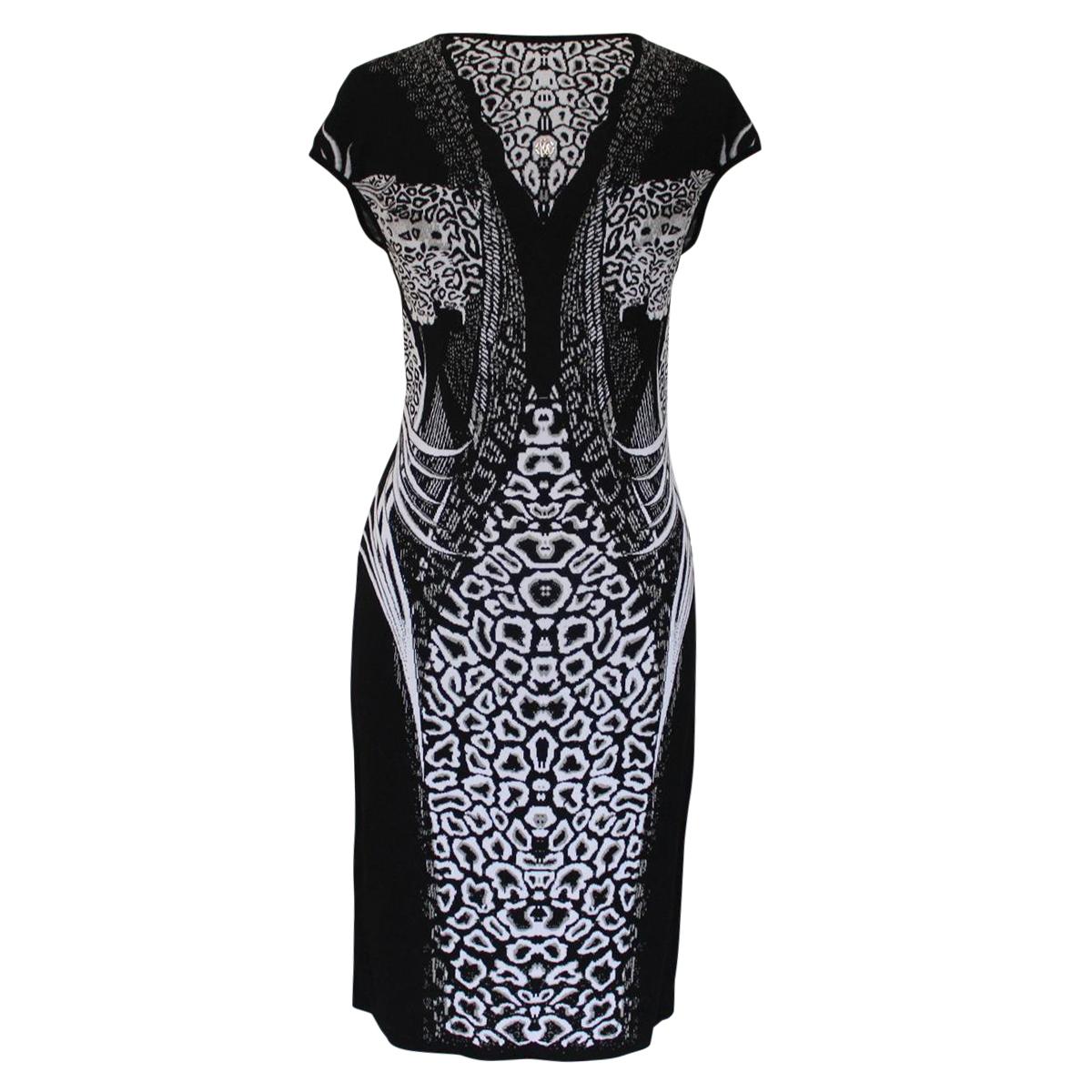 Wonderful style and fit for this Cavalli dress
Viscose 
Fancy print
Black and white
Sleeveless
Total length cm 95 (37.4 inches)
Worldwide express shipping included in the price !