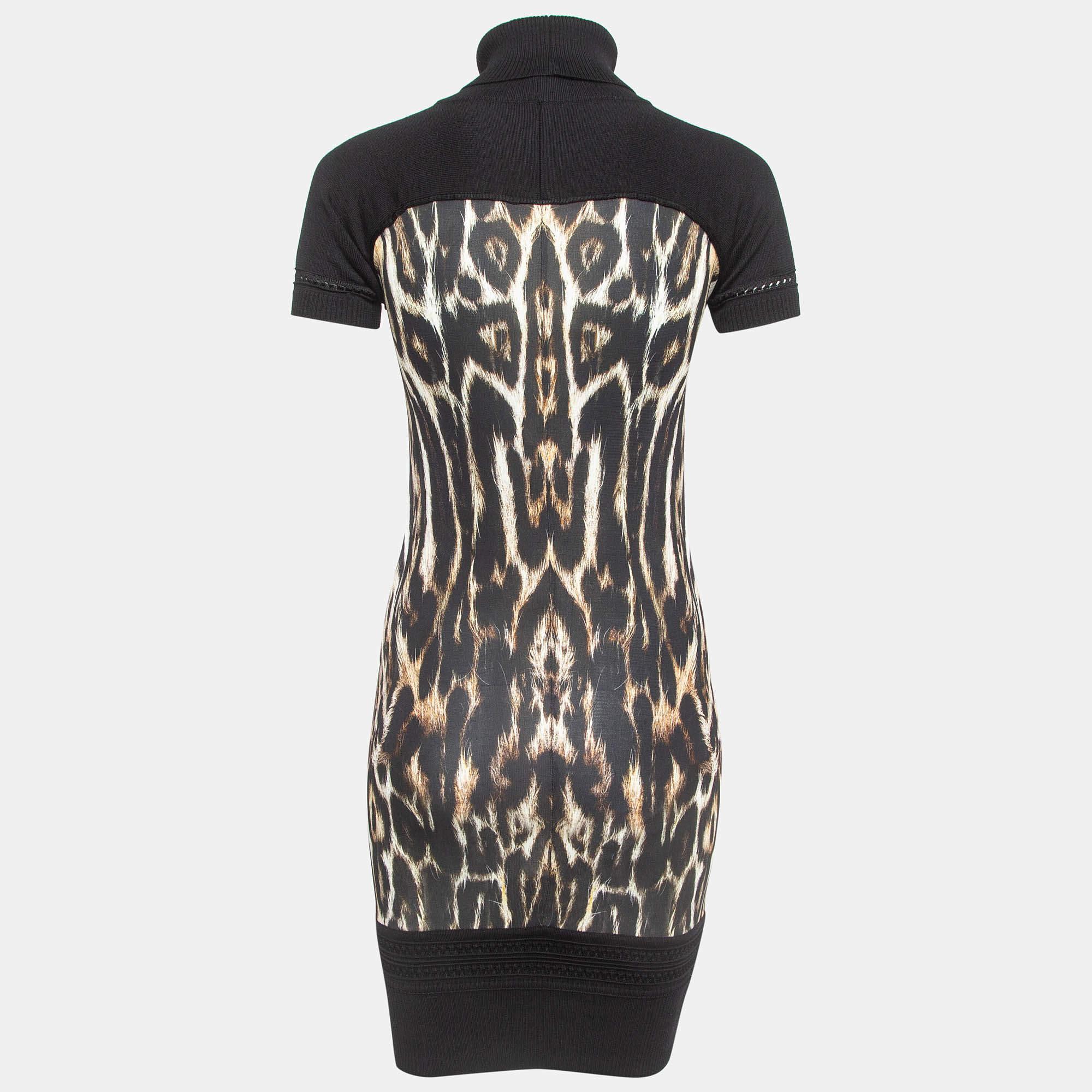 Exhibit a stylish look by wearing this beautiful designer dress. Tailored using fine fabric  this dress has a chic silhouette for a framing fit. Style the creation with chic accessories and pumps.