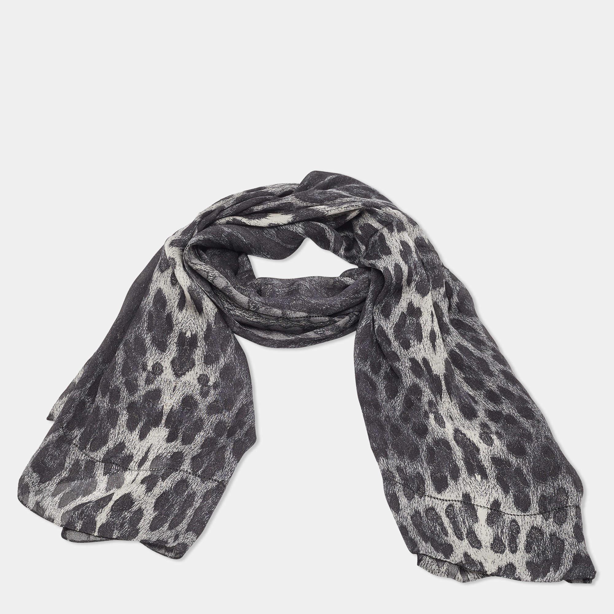 Roberto Cavalli Black Animal Print Silk Stole In Good Condition For Sale In Dubai, Al Qouz 2