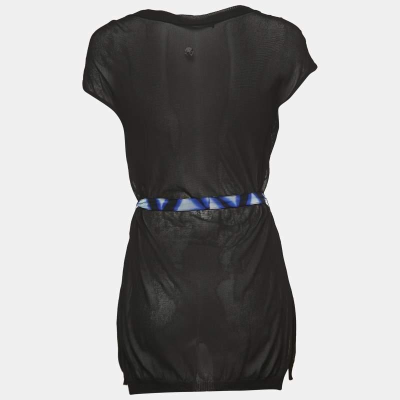 Careful tailoring quality materials and elegant cuts make this designer top a piece to cherish It comes in a classic design to be easy to style.