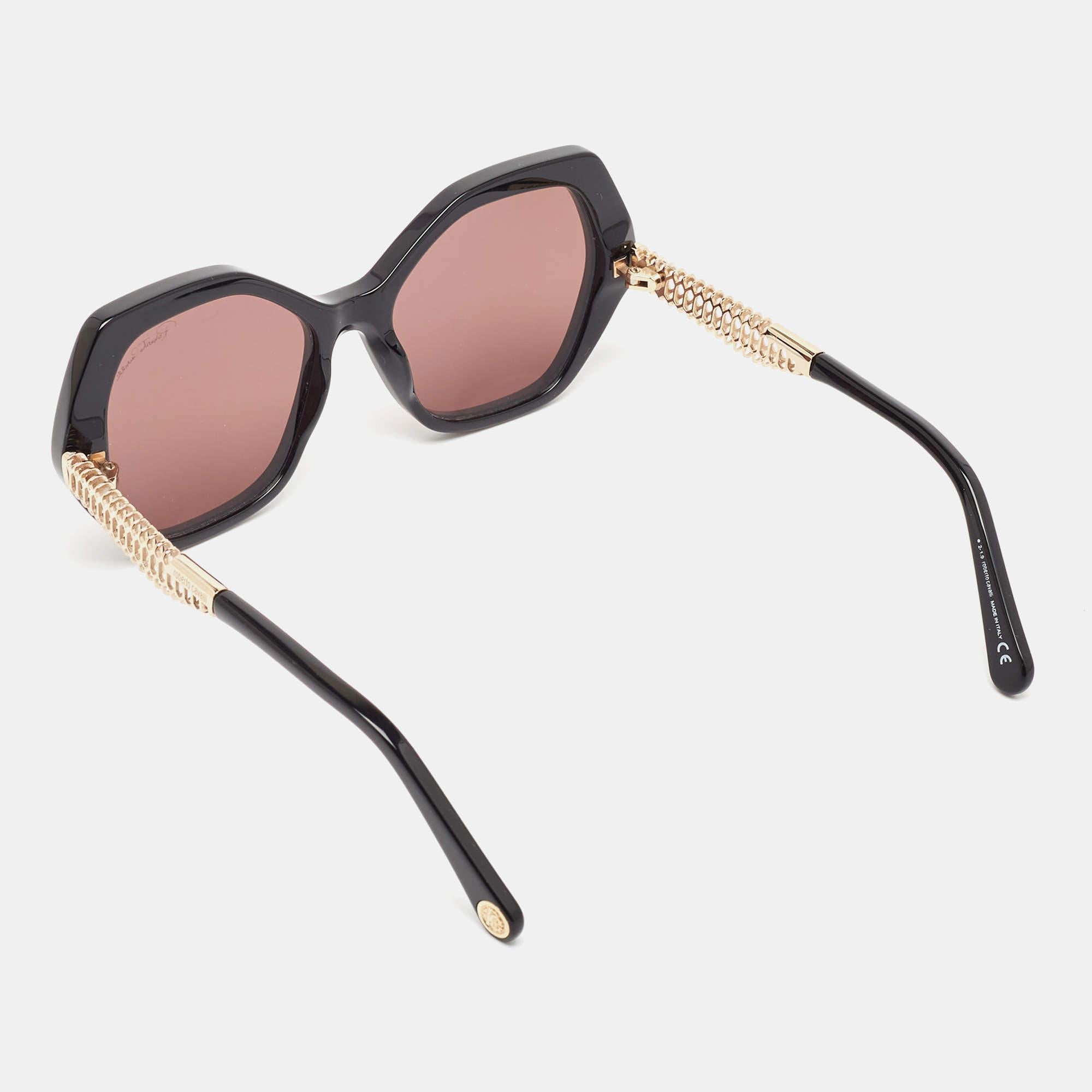 We see the detailing on this exquisite pair of designer sunglasses made from fine materials. The sunglasses are luxe in appeal and practical in usage.