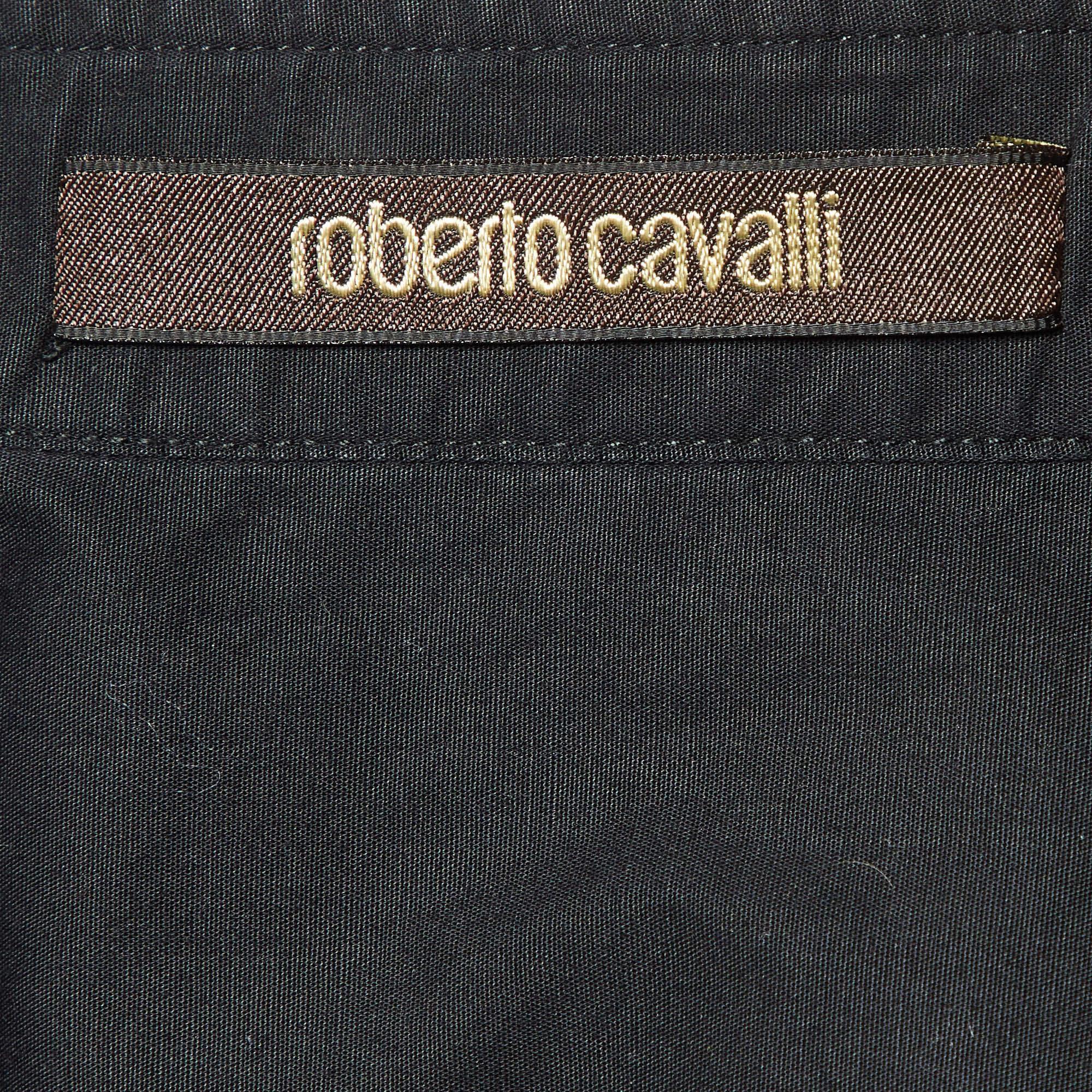 Roberto Cavalli - Camicia in cotone nero con logo e stemma ricamato sul davanti - S In condizioni buone in vendita a Dubai, Al Qouz 2