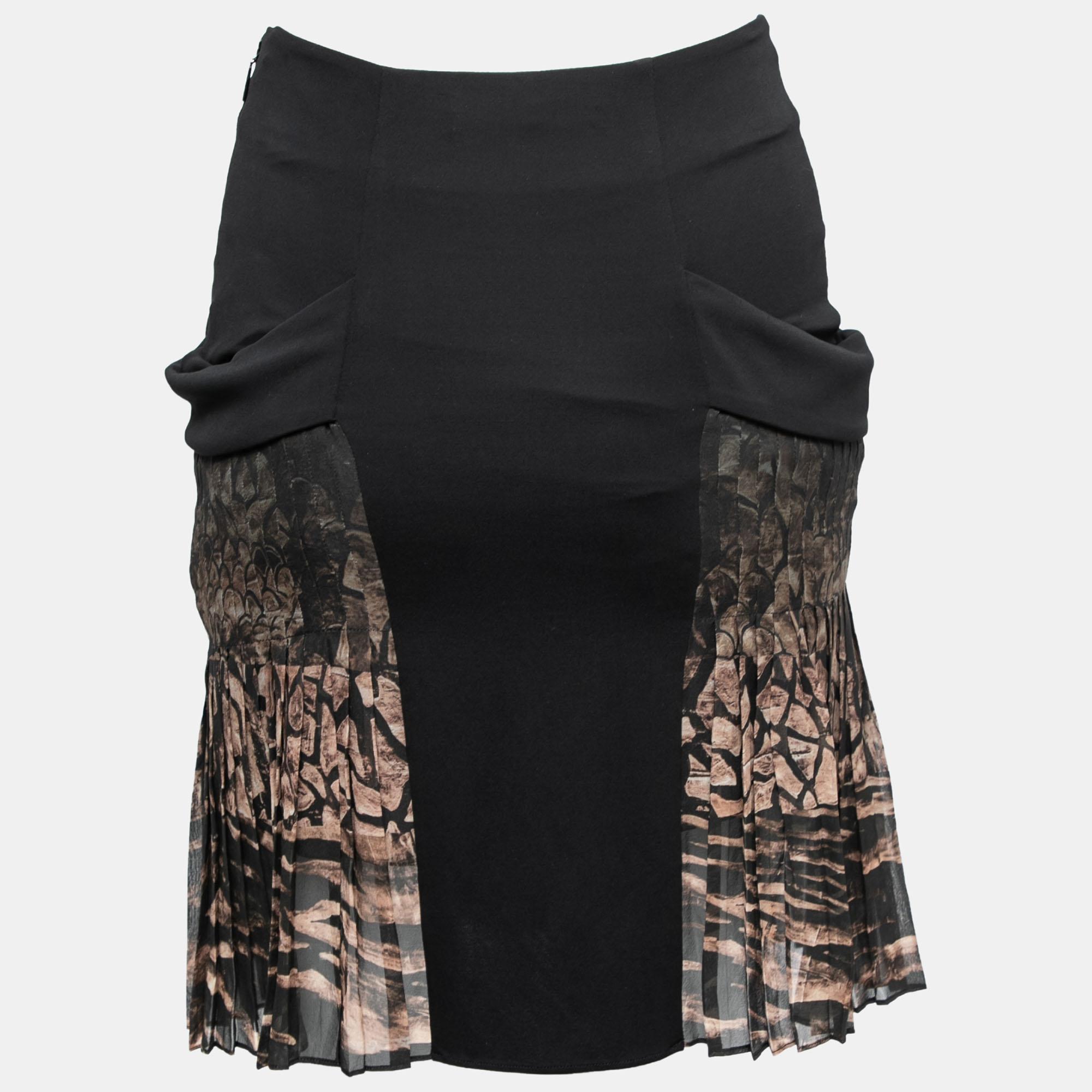 This gorgeous skirt from Roberto Cavalli is totally chic and a must-have for your closet. It is stitched from fine materials and has pleated, printed panels on the sides. Pair the black skirt with a matching top and accessories to elevate your