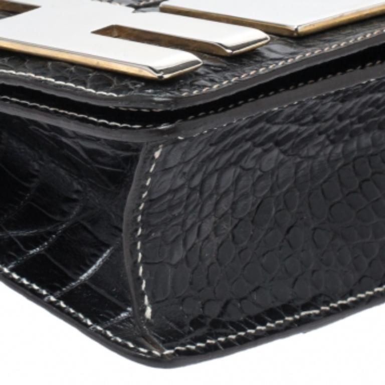 Roberto Cavalli - Pochette a catena con logo in pelle goffrata in coccodrillo nero In condizioni discrete in vendita a Dubai, Al Qouz 2