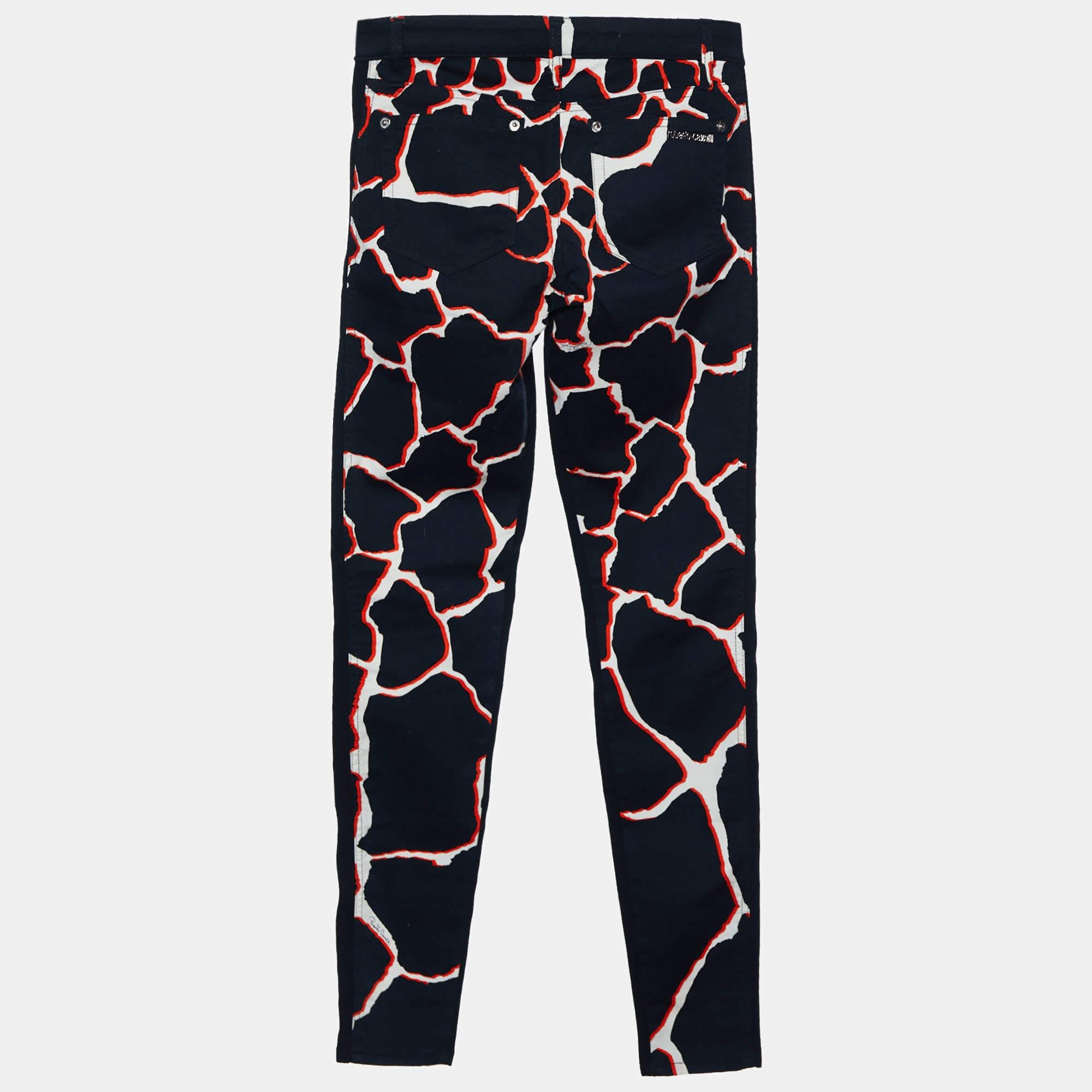 Roberto Cavalli's design aesthetic is on display with these stunning jeans. These feature a skinny fit and have prints all over. They are tailored to deliver style and comfort.