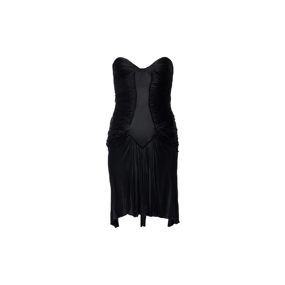 Dieses atemberaubende Kleid von Roberto Cavalli aus der Herbst/Winter-Kollektion 2003 zeichnet sich durch sein dramatisches Design aus und ist perfekt für alle, die ein gewagtes Modestatement setzen wollen. Das schwarze Kleid ist mit ausladenden