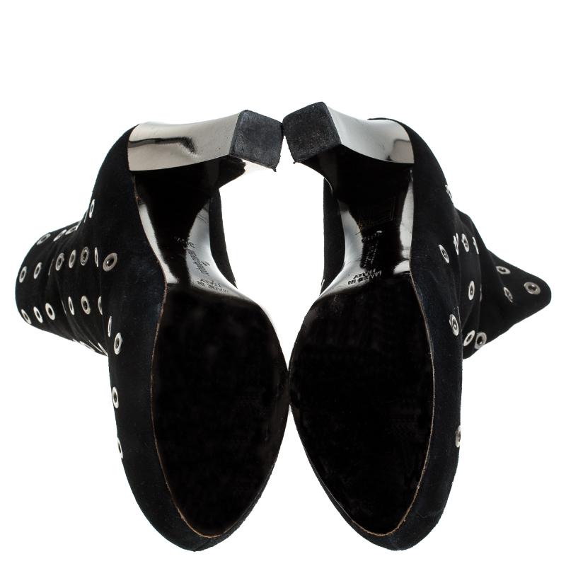 Roberto Cavalli Black Eyelet Suede Platform Ankle Boots Size 36.5 In Fair Condition For Sale In Dubai, Al Qouz 2