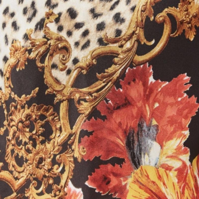 Completa la tua eleganza con una bella camicetta come questa. Con il suo design grazioso e il tessuto di prima qualità, questa blusa è la scelta migliore per apparire sofisticata e in equilibrio.