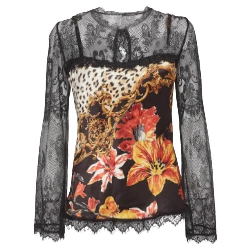 Roberto Cavalli Schwarze Bluse mit Blumendruck und Spitzenbesatz aus gehäkeltem Satin L