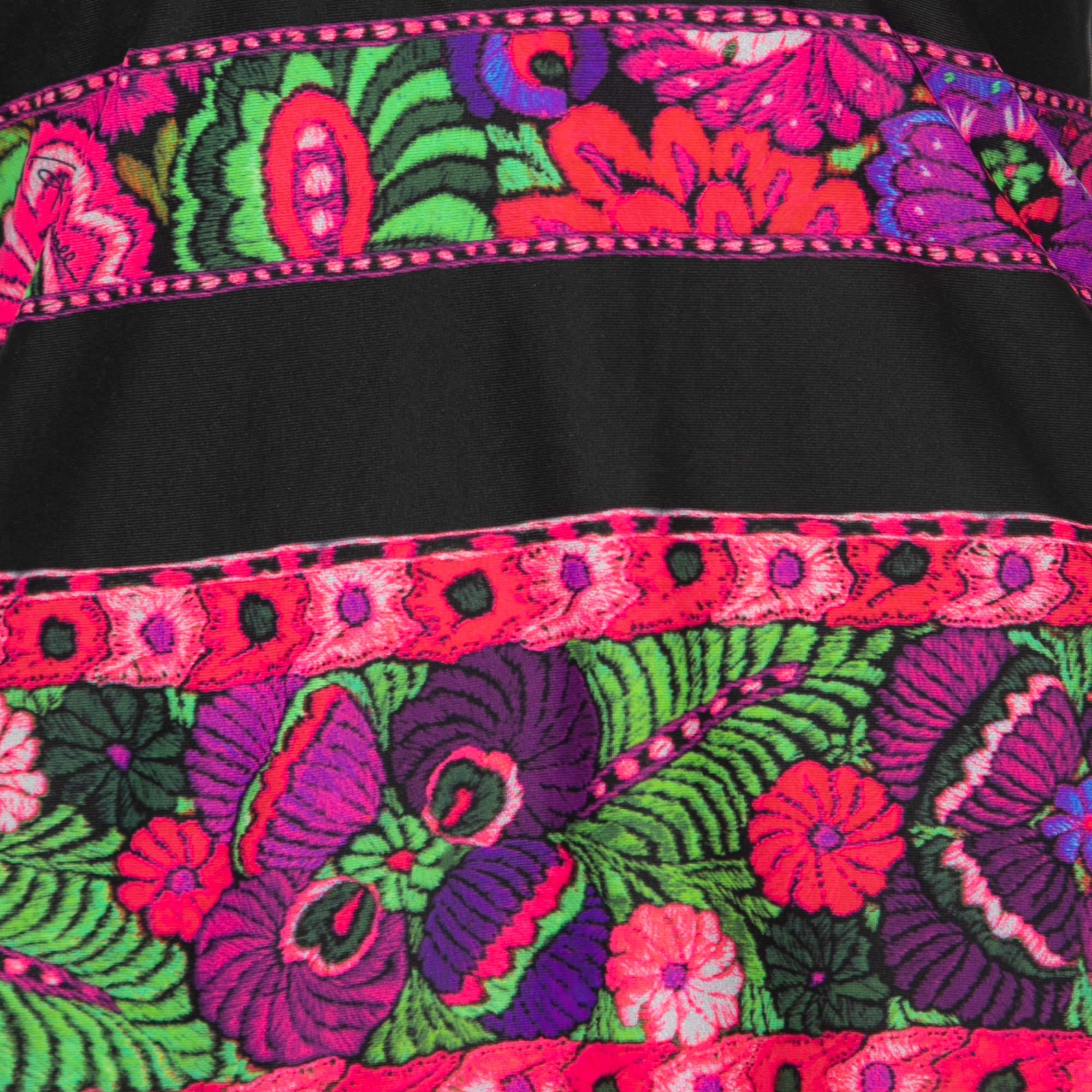 Roberto Cavalli Black Floral Printed Jersey V-Neck Top S In Good Condition For Sale In Dubai, Al Qouz 2