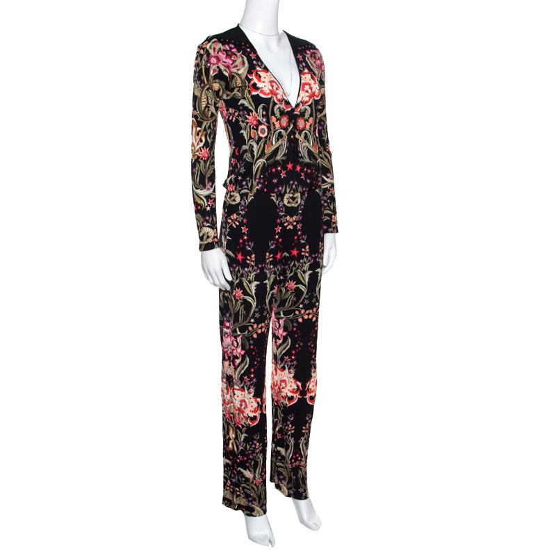 Exuding a chic style, this jumpsuit from the house of Roberto Cavalli is a stylish piece of clothing that doesn't compromise on comfort. It is styled with a galaxy garden print all over with a classy black base. Designed with a plunging V-neckline,