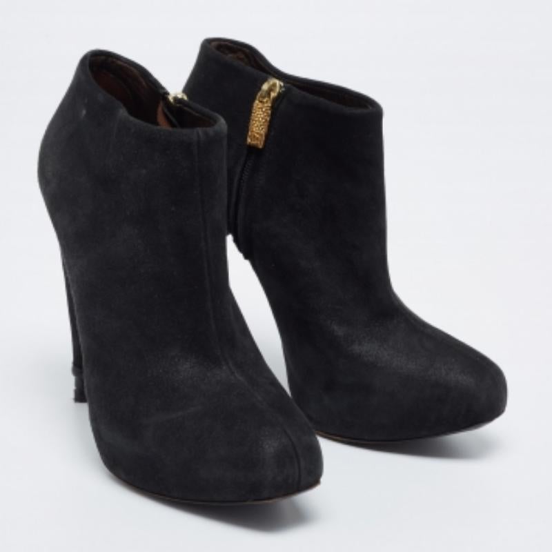 Roberto Cavalli Black Laminated Suede Ankle Boots Size 38 In Good Condition For Sale In Dubai, Al Qouz 2