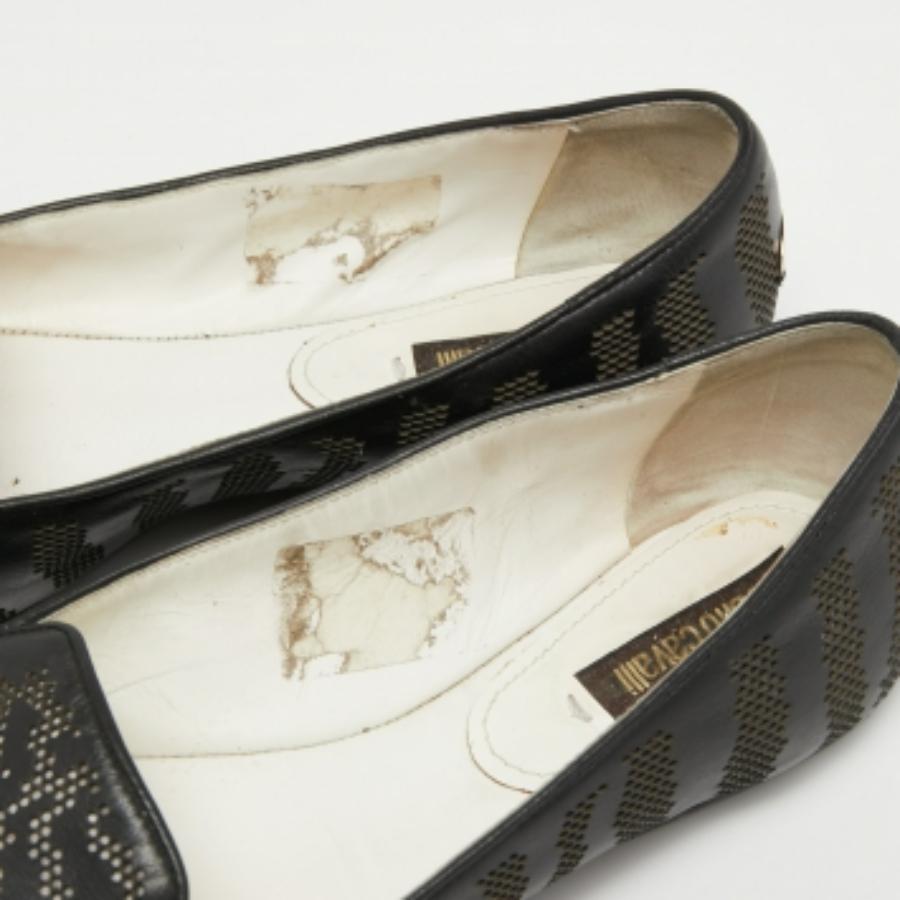 Lascia che questo comodo paio di scarpe sia la tua prima scelta quando esci per una lunga giornata. Hanno tomaie ben cucite e suole resistenti.