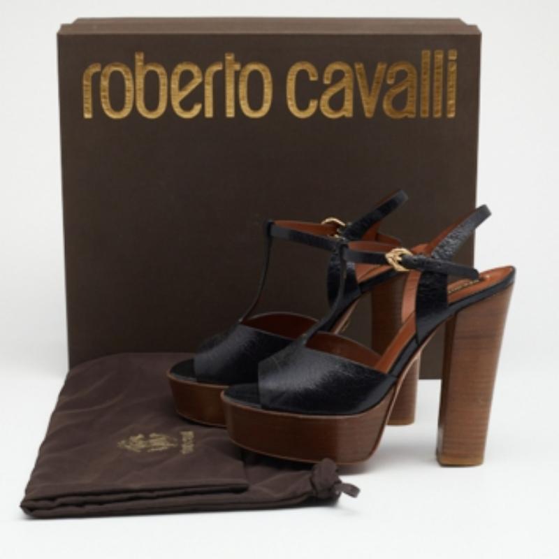 Roberto Cavalli Black Leather T Strap Platform Sandals Size 36 In Excellent Condition For Sale In Dubai, Al Qouz 2