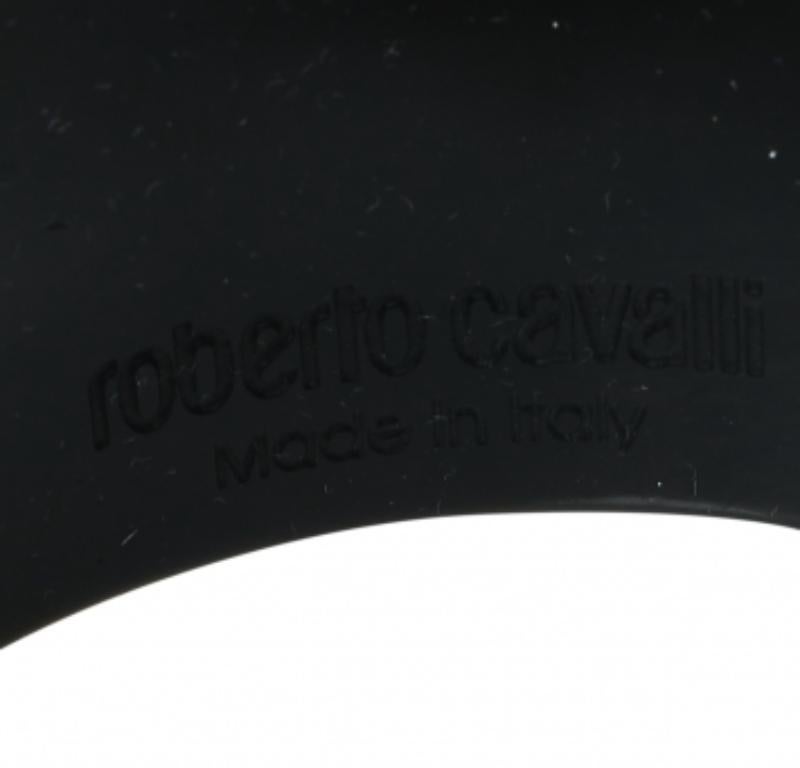 Bound to sit around your wrist and exude beauty, this Roberto Cavalli bracelet is a great buy. It is made from resin and detailed with a logo medallion in gold-tone metal. The bracelet has a smooth finish and a refined appeal.

