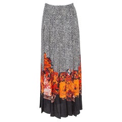 Roberto Cavalli Black
Orange Abstract Printed Silk Pleated Maxi Skirt S Roberto Cavalli Black
Orange Abstract Printed Silk Pleated Maxi Skirt S