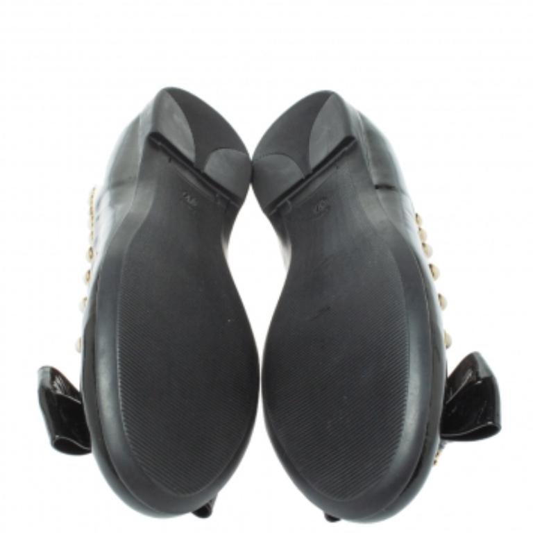 Get set to receive a high dose of comfort and style with these ballet flats. Crafted from patent leather, they are styled with round toes, embellished bows on the uppers, stud detailing, leather lining, and rubber soles. They are a great way to