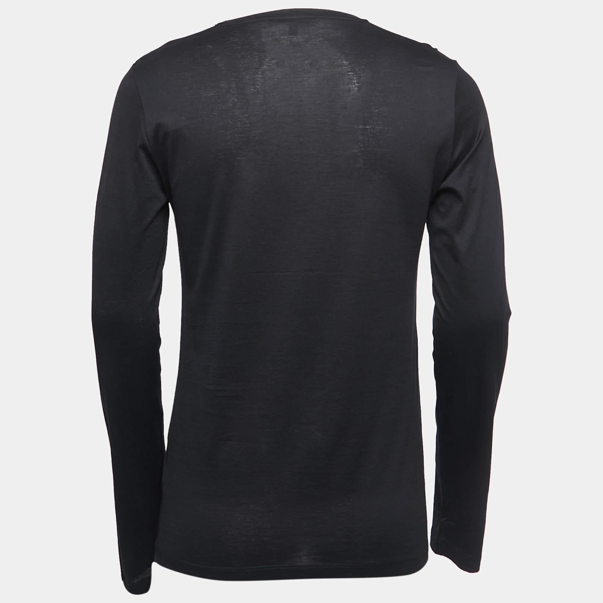 Perfect for casual outings or errands  this T shirt is the best piece to feel comfortable and stylish in. It flaunts a catchy shade and a relaxed fit.