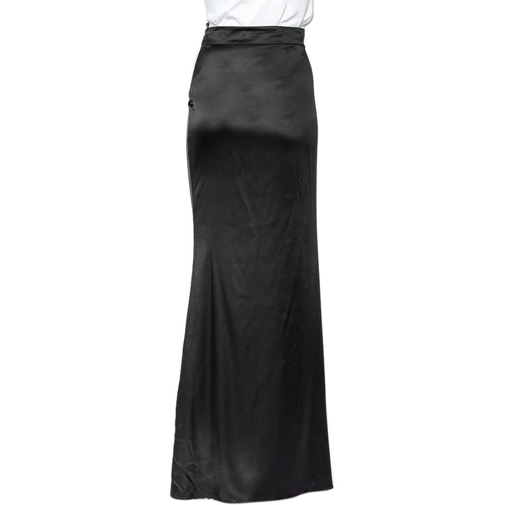 From the magnificent collections of Roberto Cavalli, comes this stunning maxi skirt crafted from 100% silk in black color. The smooth exterior of the skirt is luxurious an flattering. Wear this with a contrasting trendy top for a stylish look!

