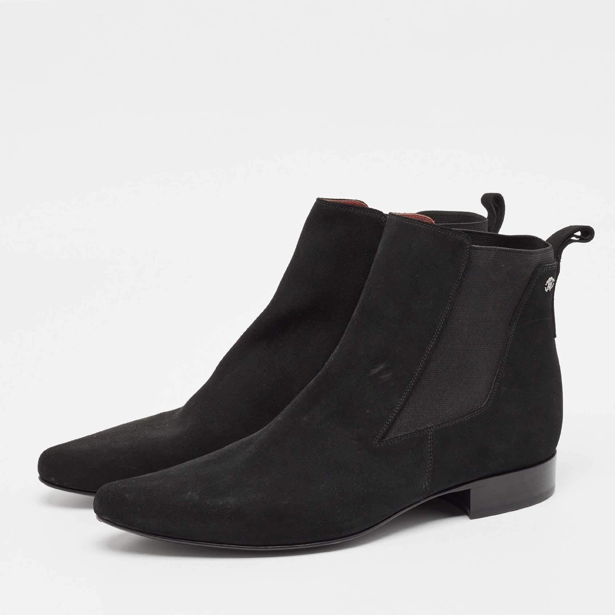 Enjoy the most fashionable days with these stylish boots. Modern in design and craftsmanship  they are fashioned to keep you comfortable and chic