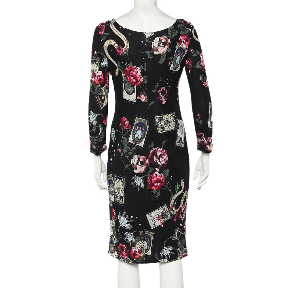 This dress from the House of Roberto Cavalli is a beautiful creation you need to add to your closet! It is tailored using black jersey fabric, which is highlighted with a multicolored tarot card print throughout. Along with a well-fitted silhouette,