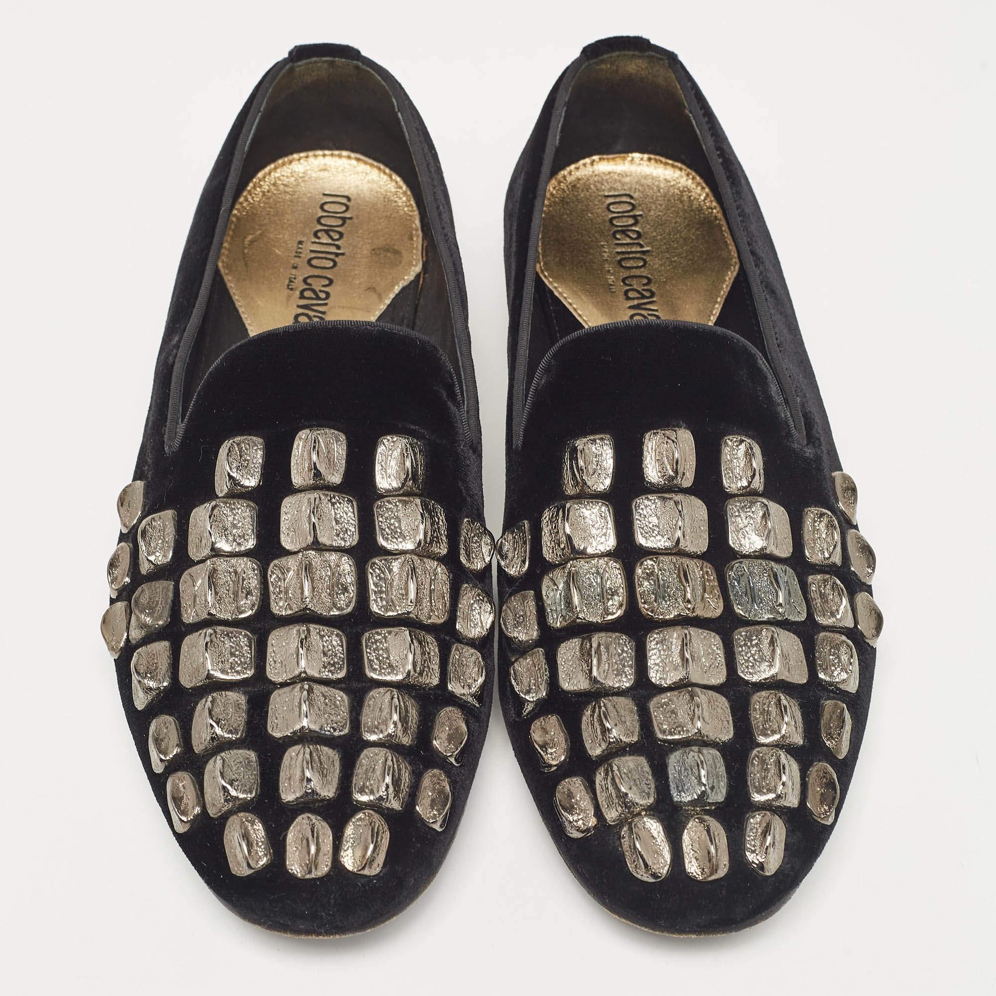 Roberto Cavalli Black Velvet Embellished Slip On Loafers Size 40 In Good Condition For Sale In Dubai, Al Qouz 2