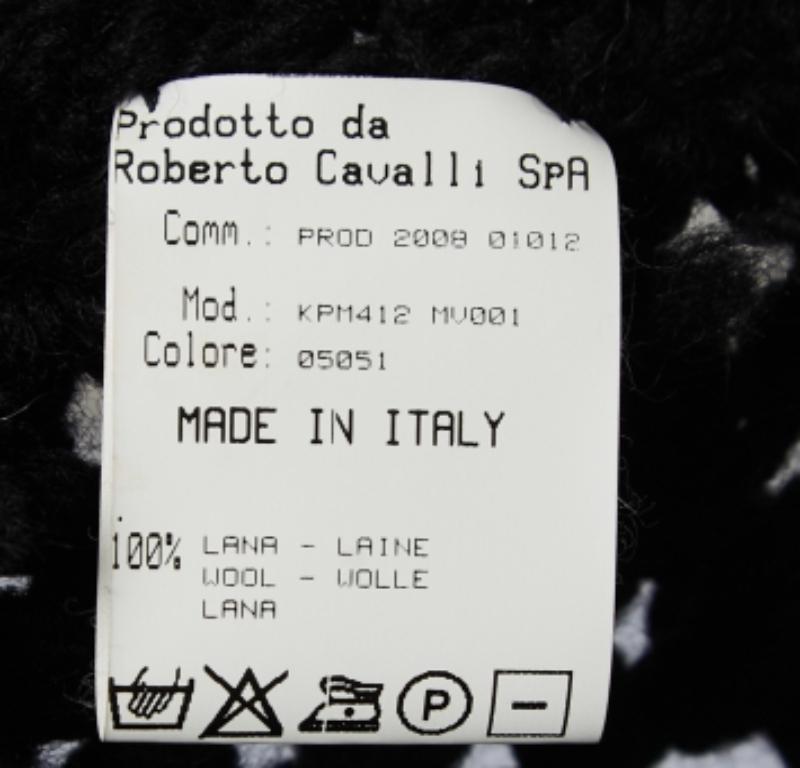 Ce gilet de Roberto Cavalli est tricoté en laine mélangée et présente un design sans manches. Cette création est agrémentée d'un lien sur le devant et de franges à l'ourlet.