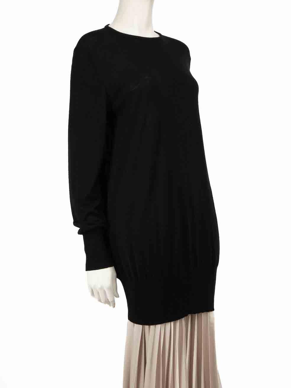 CONDITION is Very good. Minimal wear to jumper is evident. Minimal wear to the front with light pilling on this used Roberto Cavalli designer resale item.
 
 
 
 Details
 
 
 Black
 
 Wool
 
 Long sleeves jumper
 
 Knitted and stretchy
 
 Round