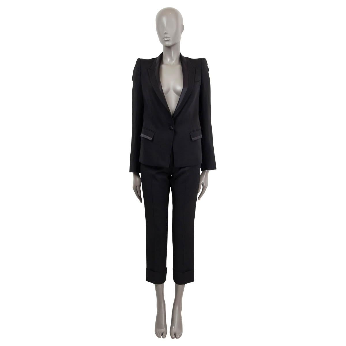 100% authentic Roberto Cavalli satin trim single button peak collar blazer in black wool (98%) and elastane (2%). Features two flap pockets on the front and one chest pocket. Lined in black satin (100%). Has been worn and is in excellent