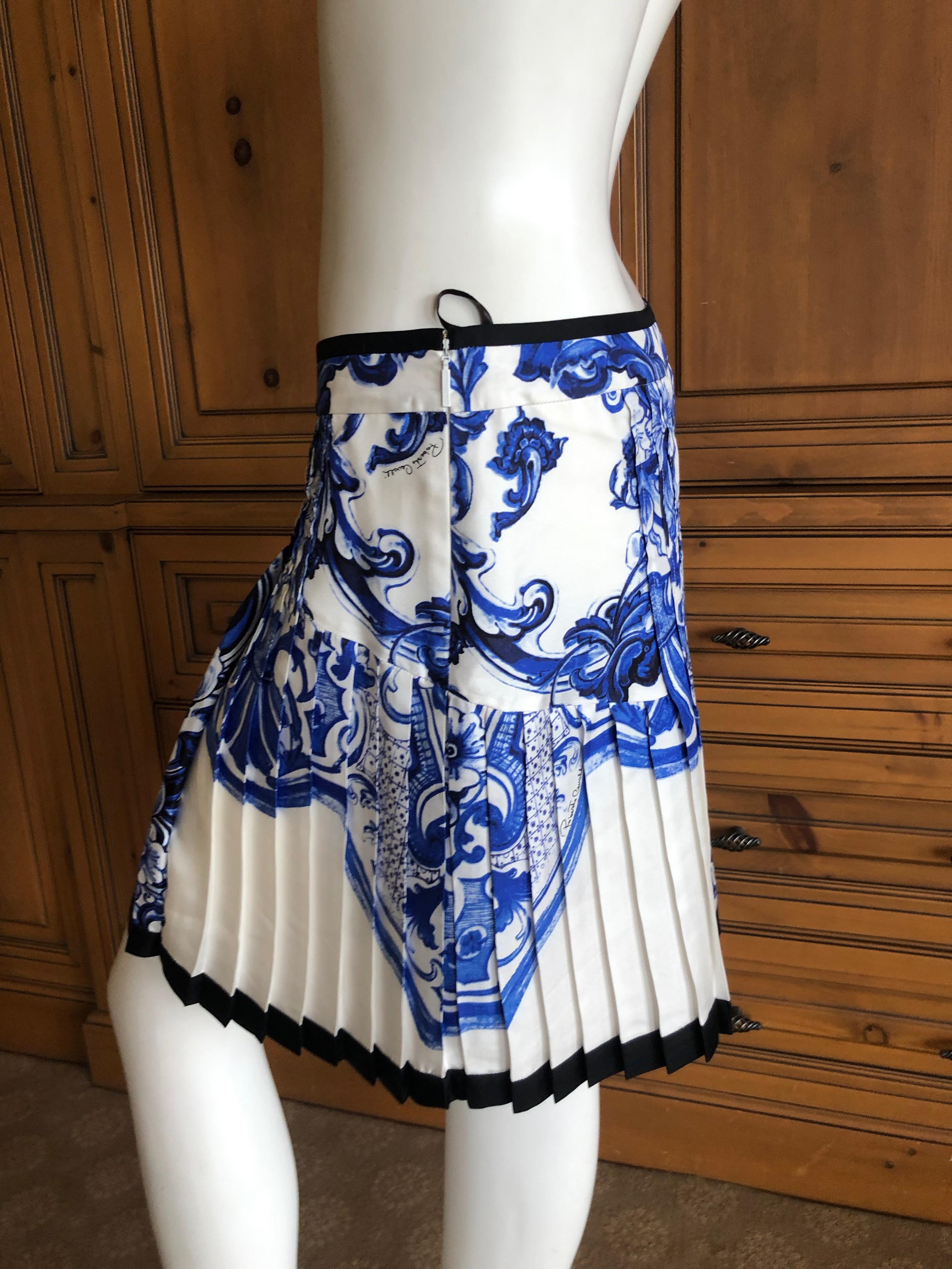Gray Roberto Cavalli Blue and White Delft China Trade Pattern Silk Pleated Skirt 42 For Sale